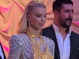 Sosyal medya fenomeni Çağla Öz, nişanında altınlarıyla şov yaptı
