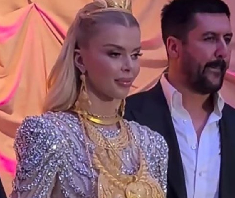 Sosyal medya fenomeni Çağla Öz, nişanında altınlarıyla şov yaptı