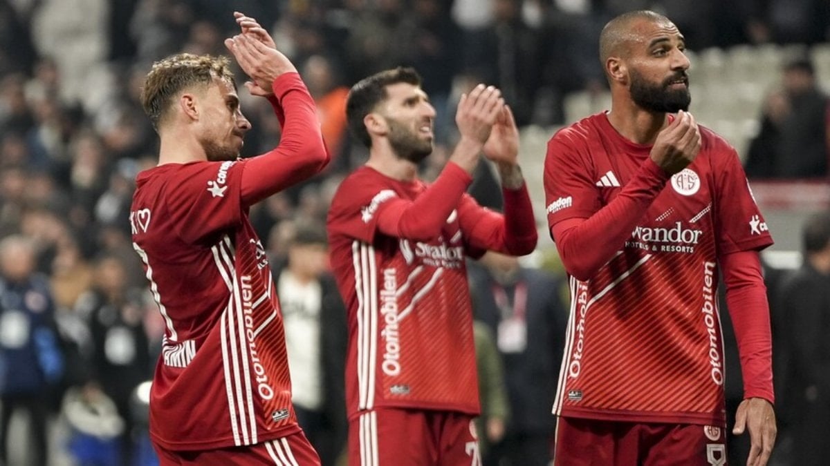 Antalyaspor'da büyük kriz: 13'e yükseldi