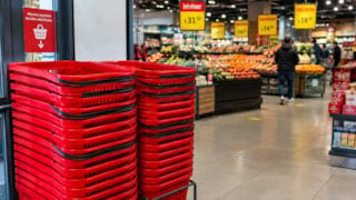 Marketteki kırmızı sepetlerin asıl amacı bakın neymiş