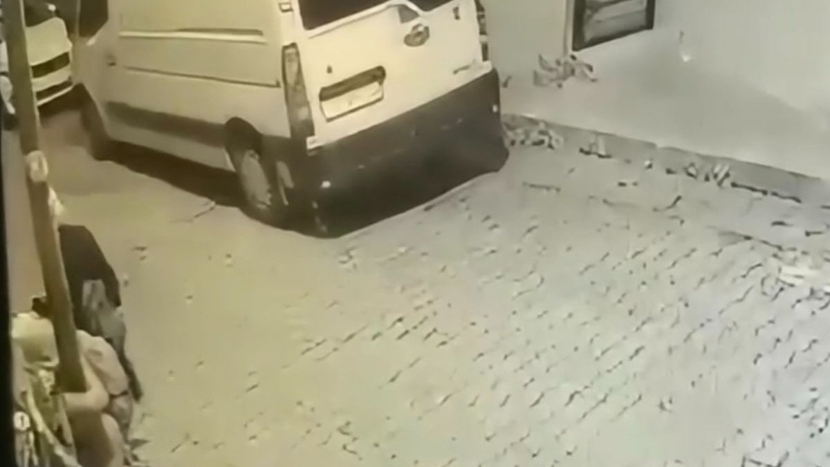 İstanbul'da elektrik akımına kapılan çocuğu annesi kurtardı