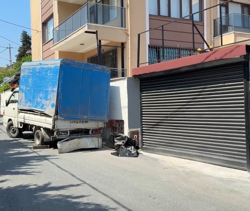 İstanbul'da ehliyetsiz sürücü yol kenarındaki işçiyi ezdi