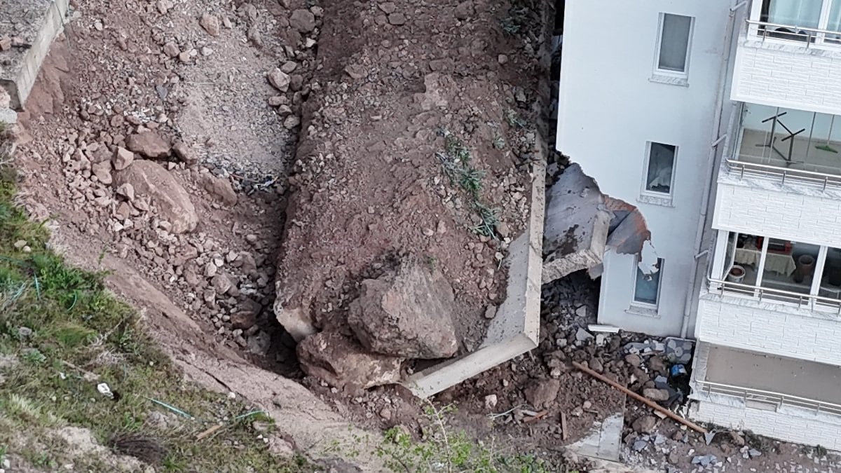 Nevşehir’de istinat duvarı çöktü: 10 daire tahliye edildi, anaokulu ve Kur’an kursu mühürlendi