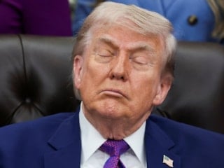 ABD Başkanı Trump, Oval Ofis'teki etkinlik sırasında uyukladı