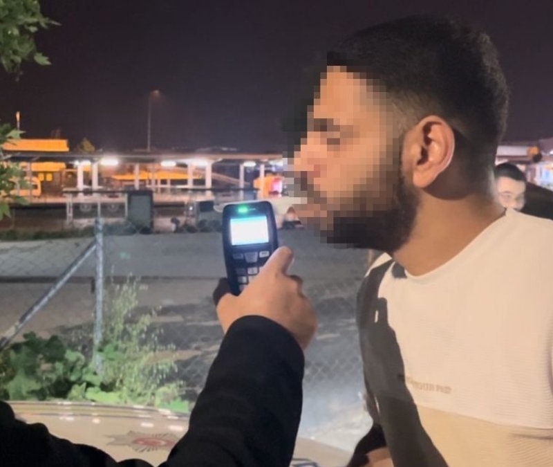 Bursa'da kontrolü gören alkollü sürücü, aracını çorbacıya çekti: Sürücü değilim