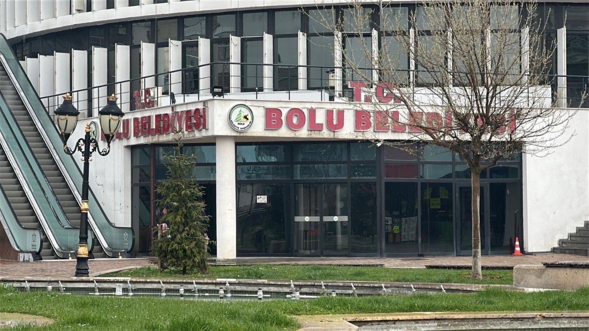 Bolu Belediyesi'nde jandarma ekipleri arama yaptı