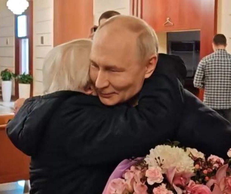 Putin eski öğretmenine şoförlük yaptı