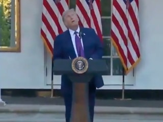 Donald Trump'ın panik anları: Kuşu saldırı 'drone'u sandı