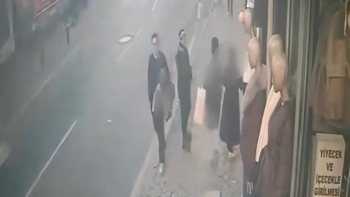 İstanbul'da cansız mankenin kıyafetiyle soygun yaptı