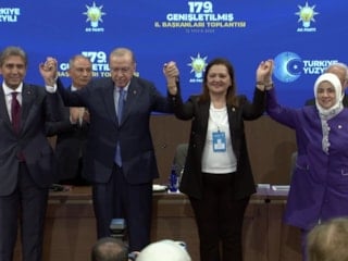 Burcu Köksal'ın ilk sözleri: Ailenin kutsallığına inananlarla yol yürüyeceğim