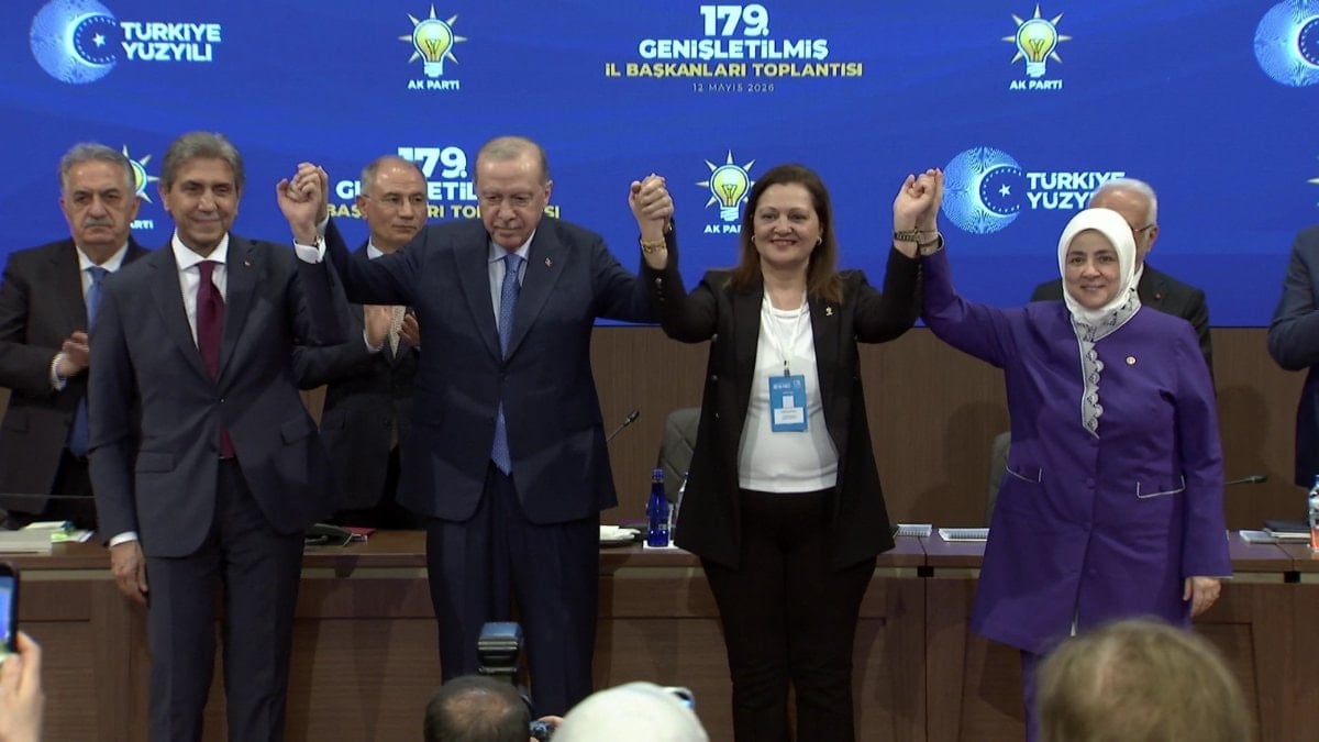 Burcu Köksal'ın ilk sözleri: Ailenin kutsallığına inananlarla yol yürüyeceğim