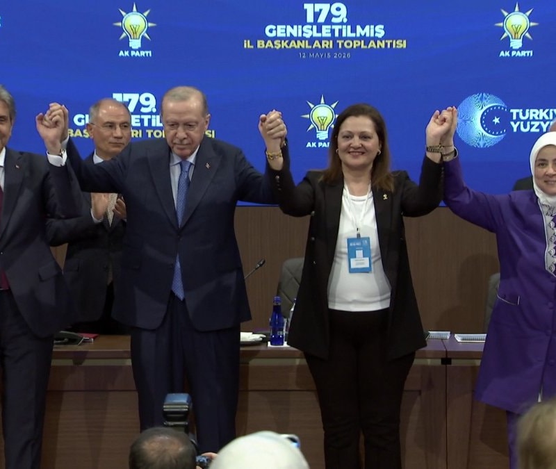 Burcu Köksal'ın ilk sözleri: Ailenin kutsallığına inananlarla yol yürüyeceğim