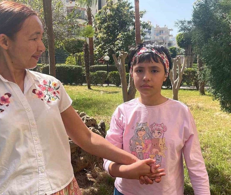 Küçük kız bir anda sustu: 7 buçuk yıldır konuşmuyor