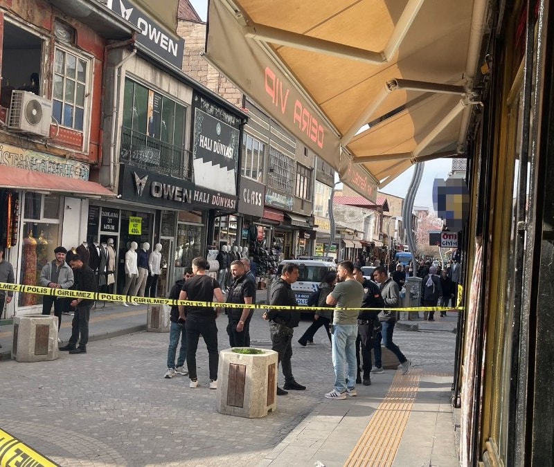 Van'da sokak ortasında silahlı saldırı: Bacağından vurdular