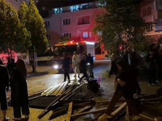 Bartın'da fırtına çatıyı söktü: 6 araç zarar gördü