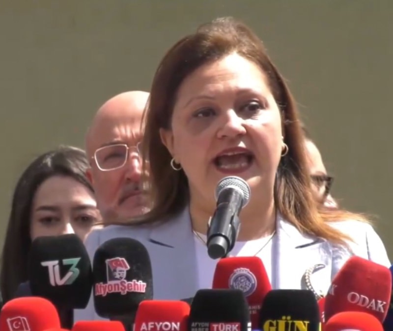 Afyonkarahisar'a dönen Burcu Köksal'a destek: Başkanım yanındayız