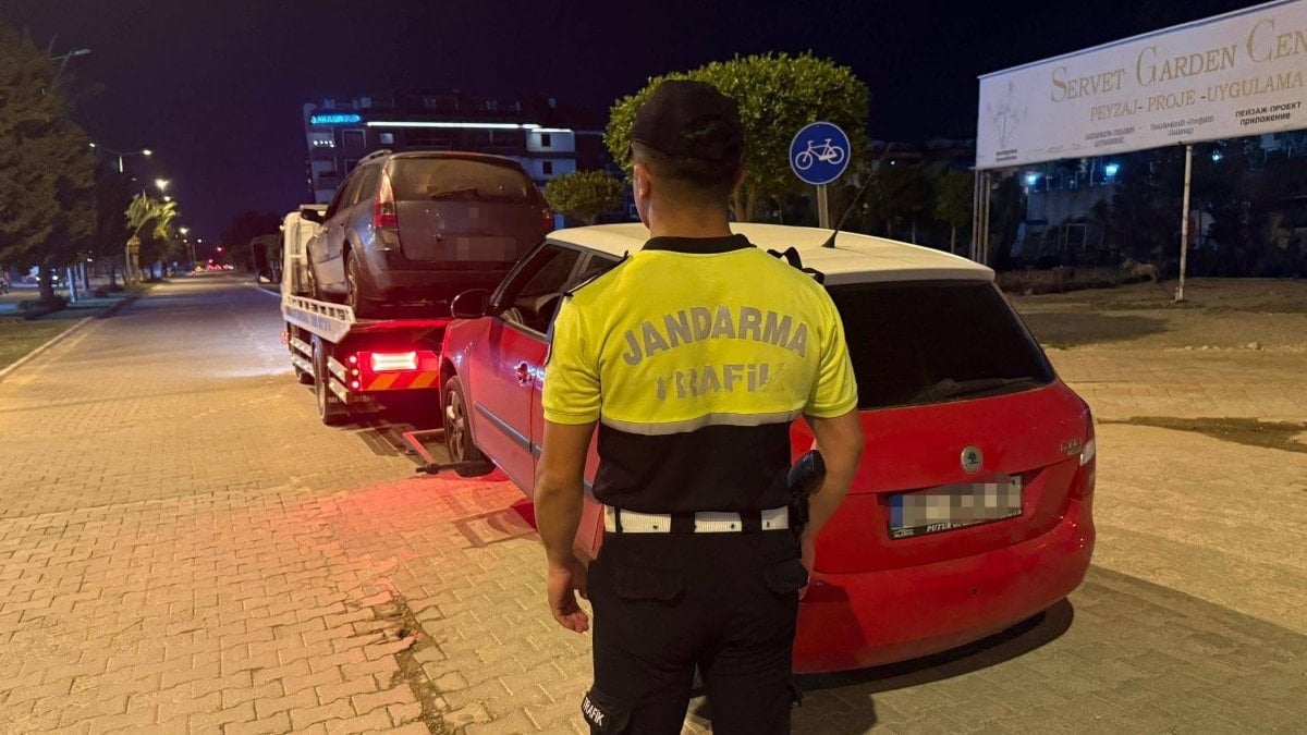 Antalya'da korsan taşımacılık yapılan 8 araca 835 bin lira ceza