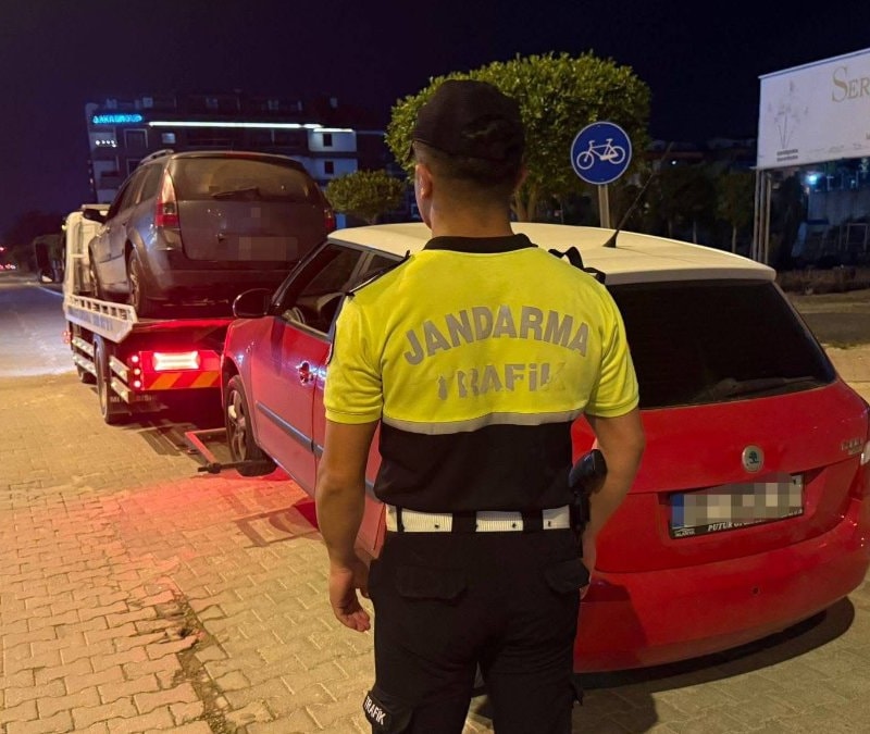Antalya'da korsan taşımacılık yapılan 8 araca 835 bin lira ceza