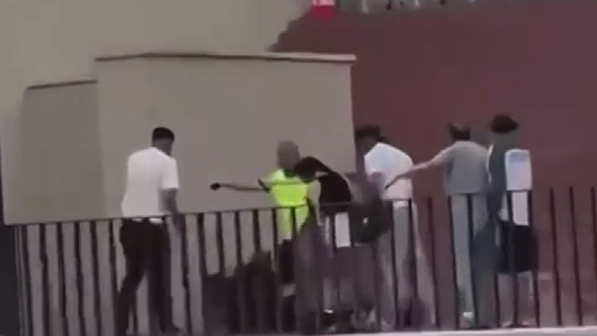 Lucas Torreira'ya saldırı anının görüntüleri