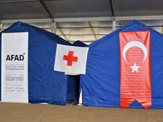 Türkiye'nin Lübnan'a gönderdiği çadırlar, geöçici yaşam alanı oldu