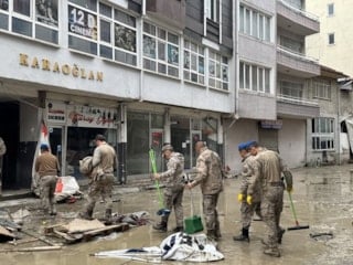 Samsun Havza'da sel mağduru vatandaşların yardımına jandarma koştu