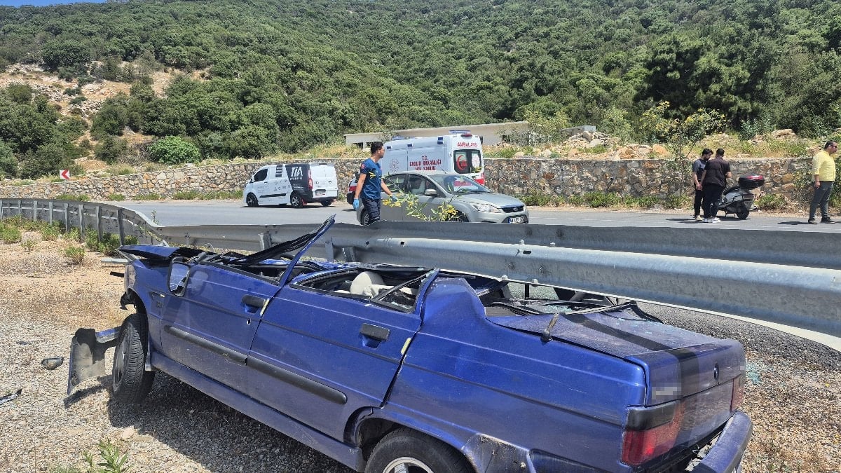 Muğla'da korkutan kaza: Otomobil çelik bariyerin altına girdi