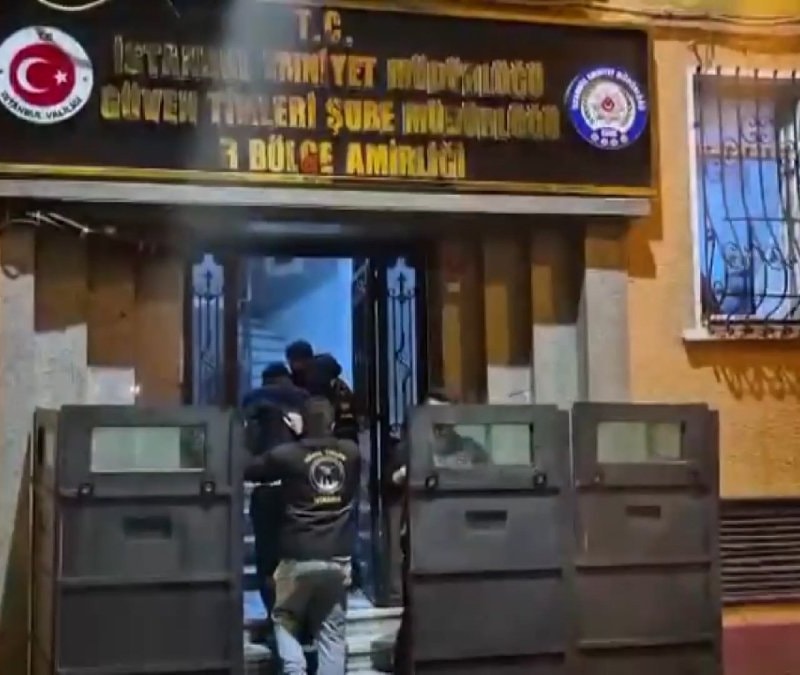 Konya'da oyaladığı kuyumcudan altınları çaldı: Kaçamadan yakalandı