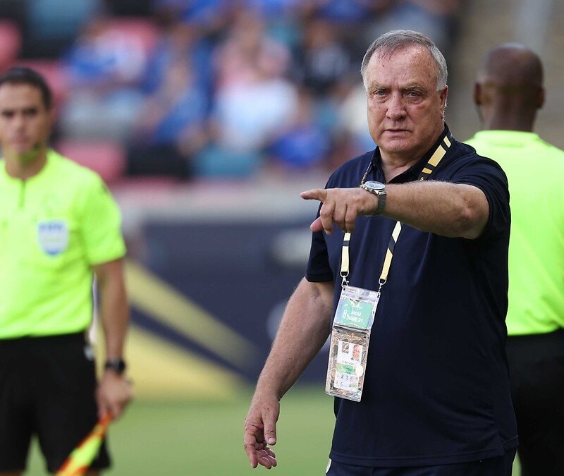 Curaçao'da Dick Advocaat yeniden teknik direktörlük görevine getirildi