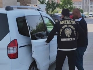 Antalya'da 410 bin lira değerinde ziynet eşyası çalan hırsız yakalandı