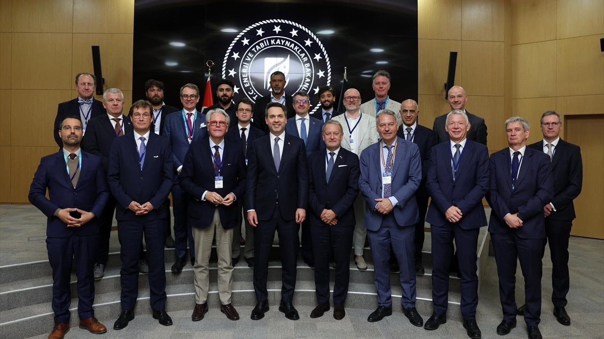 Alparslan Bayraktar, Türkiye'nin enerji vizyonunu Belçikalı temsilcilerle paylaştı