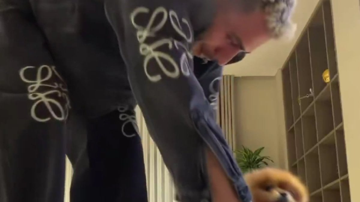 Barış Alper Yılmaz, köpeğiyle horon tepti