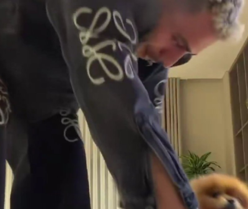 Barış Alper Yılmaz, köpeğiyle horon tepti
