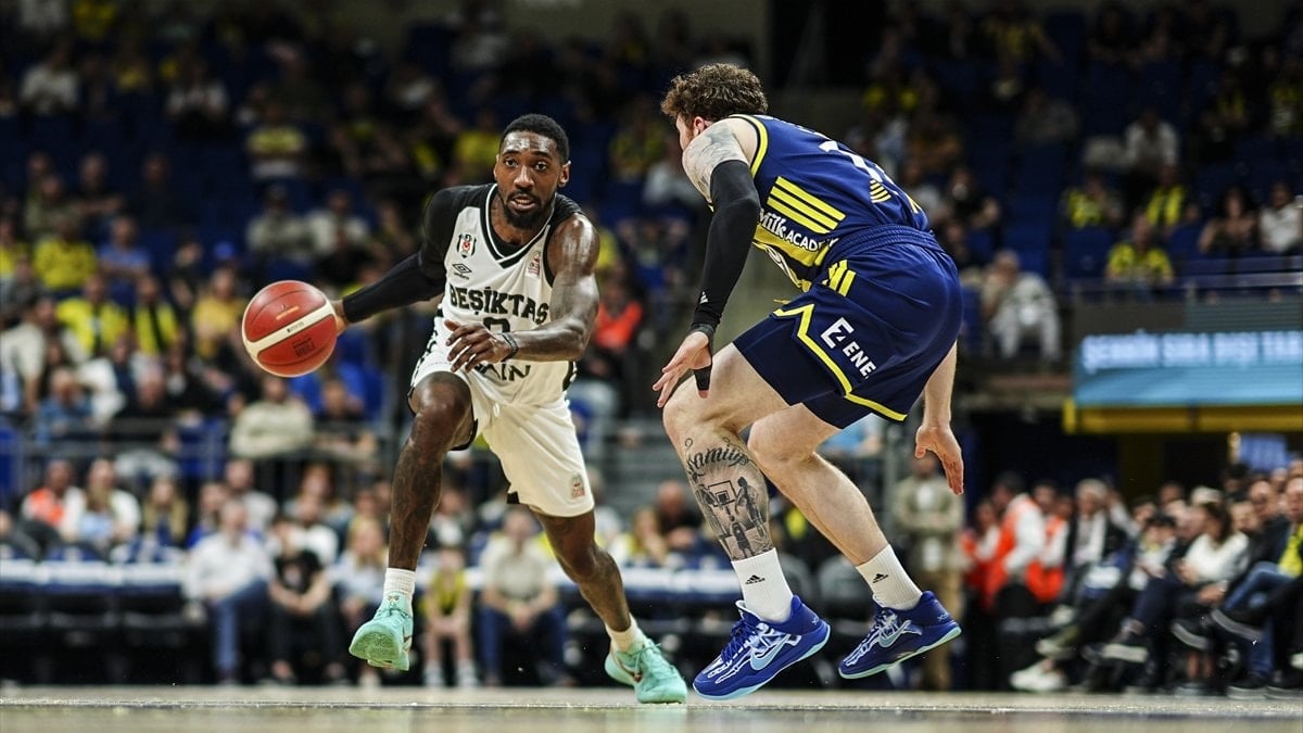 Beşiktaş pota derbisinde Fenerbahçe'yi devirdi