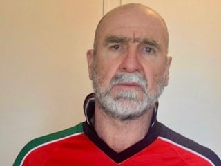 Eric Cantona'dan Mervan Barguti için tasarlanan formaya destek