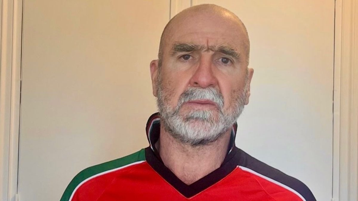 Eric Cantona'dan Mervan Barguti için tasarlanan formaya destek