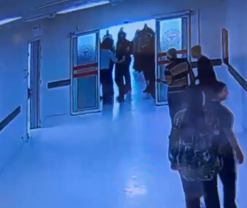 Hatay'da radyasyon odasına zorla giren hasta yakını, doktora saldırdı
