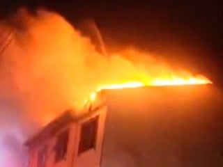Kocaeli'de çatı katı alevlere teslim oldu