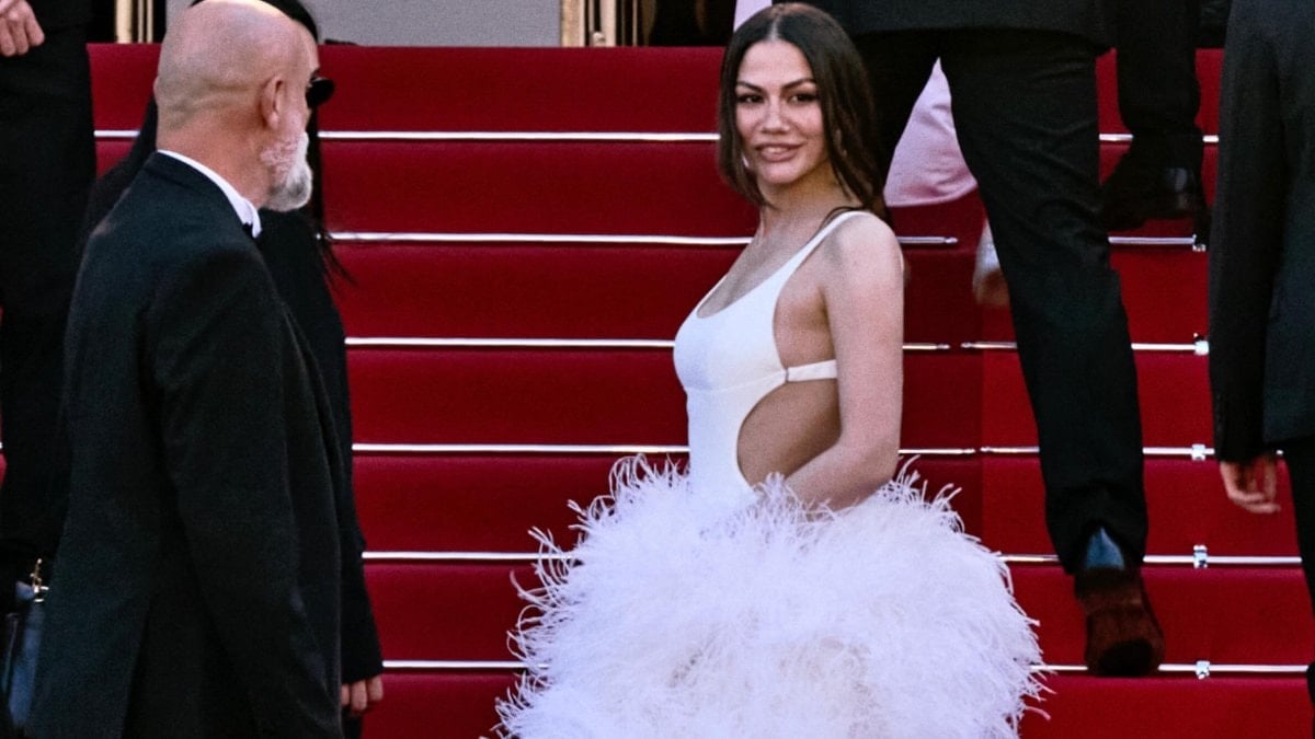 Türk oyuncular Cannes Film Festivali'nde boy gösterdiler: Hande Erçel ve Demet Özdemir'in şıklık yarışı