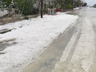 Erzincan'da dolu yağışı etkili oldu