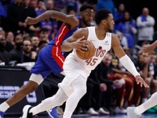 Detroit Pistons'u uzatmalarda yenen Cleveland Cavaliers, seride öne geçti