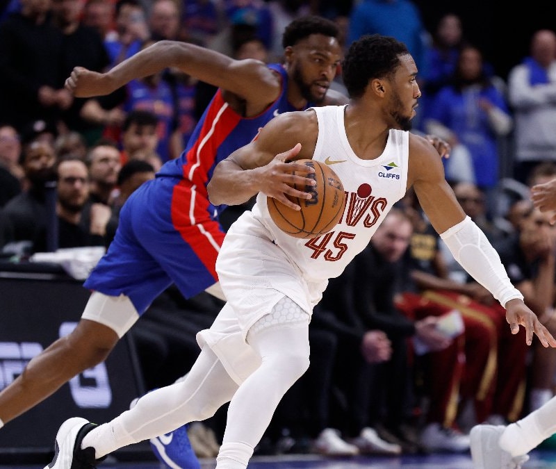 Detroit Pistons'u uzatmalarda yenen Cleveland Cavaliers, seride öne geçti