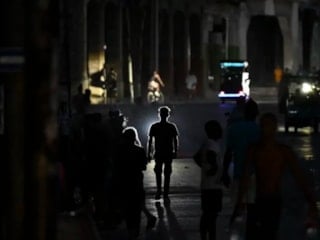 Küba'da protestolar patladı: Halk sokaklara döküldü