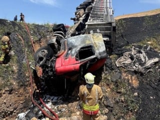 Şırnak’ta şarampole devrilip alev alan kömür yüklü tırın şoförü öldü