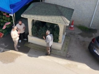 Bursa'da bir mahalleyi 3'e bölen gizemli mezar: Bakanlığa başvuruldu