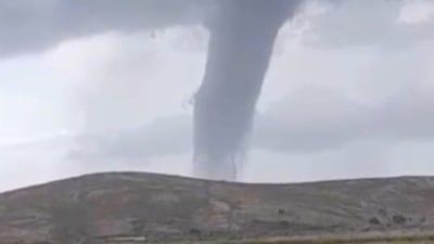 Ege Denizi'nde dev hortum paniği: Gökyüzü ile deniz birleşti