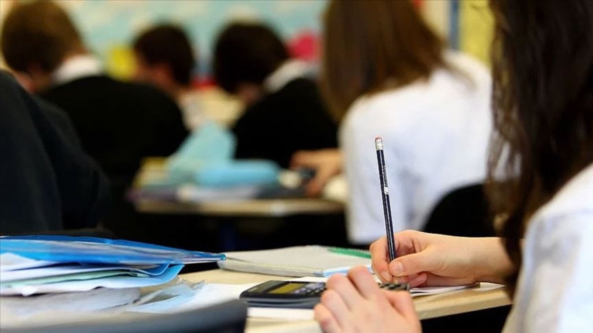 Kitap listesi skandalına soruşturma: İmam hatip ortaokulu müdürü açığa alındı