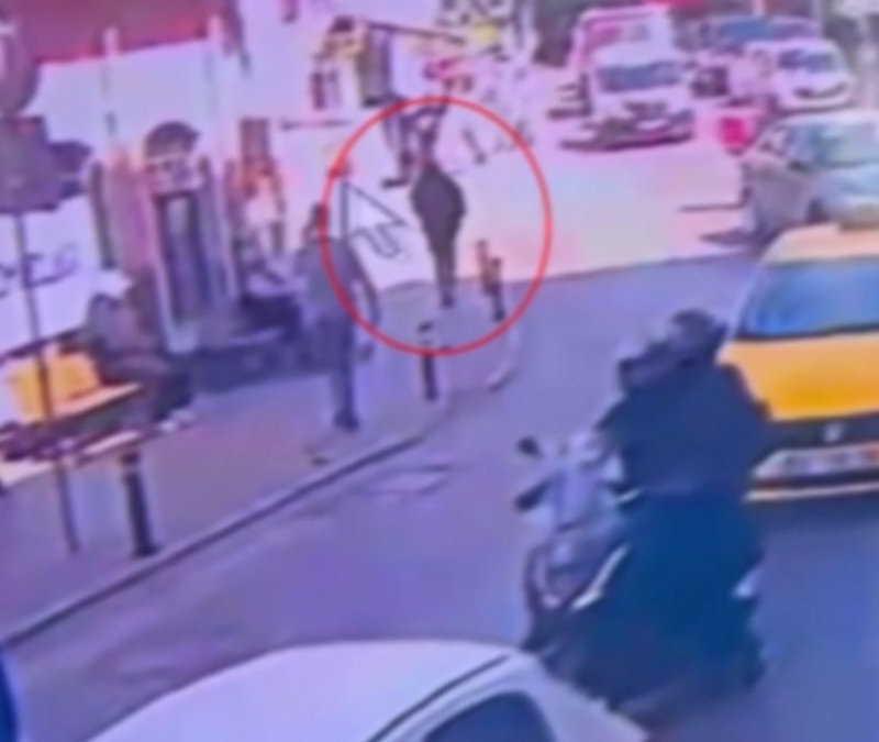 İstanbul’da yan baktın diyerek tartıştığı kişiyi bıçaklayan şüpheli cezaevine gönderildi