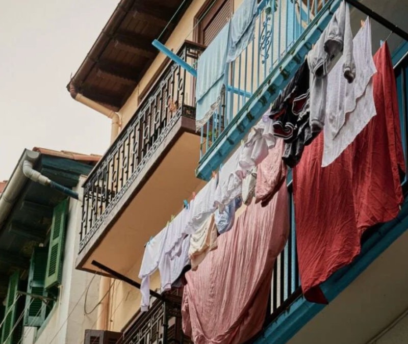 İspanya'nın Lorca kentinde balkona çamaşır asılması yasaklandı