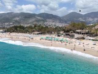 Antalya'da yaz havası sahilleri doldurdu