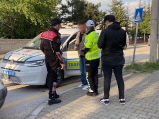 Bolu'da polise ehliyetsiz yakalanan sürücü 1.32 promil alkollü çıktı